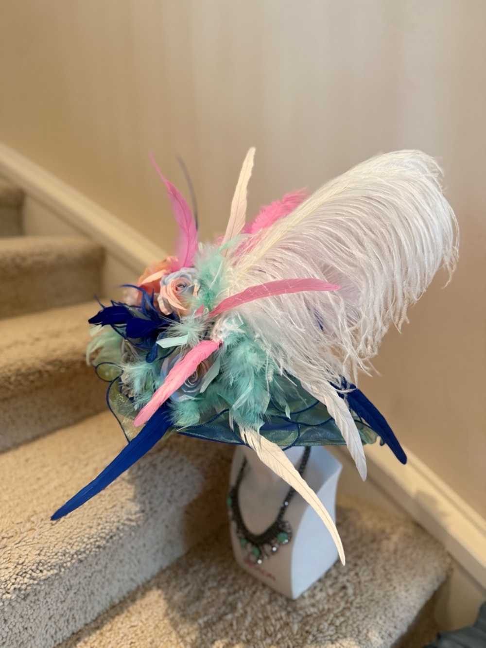 Elegant Multicolor Feather & Floral Derby Hat guardian angel - Picture 7 of 8